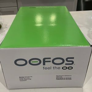 Men oofos - size 9.   Women’s size 11. Sport flex unisex.  Brand New